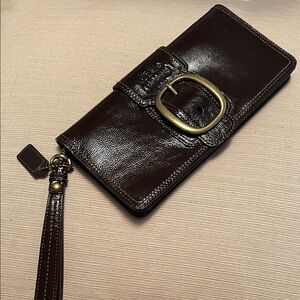 Elegant COACH VINTAGE Brown PATENT Leather Clutch WITH STRAP